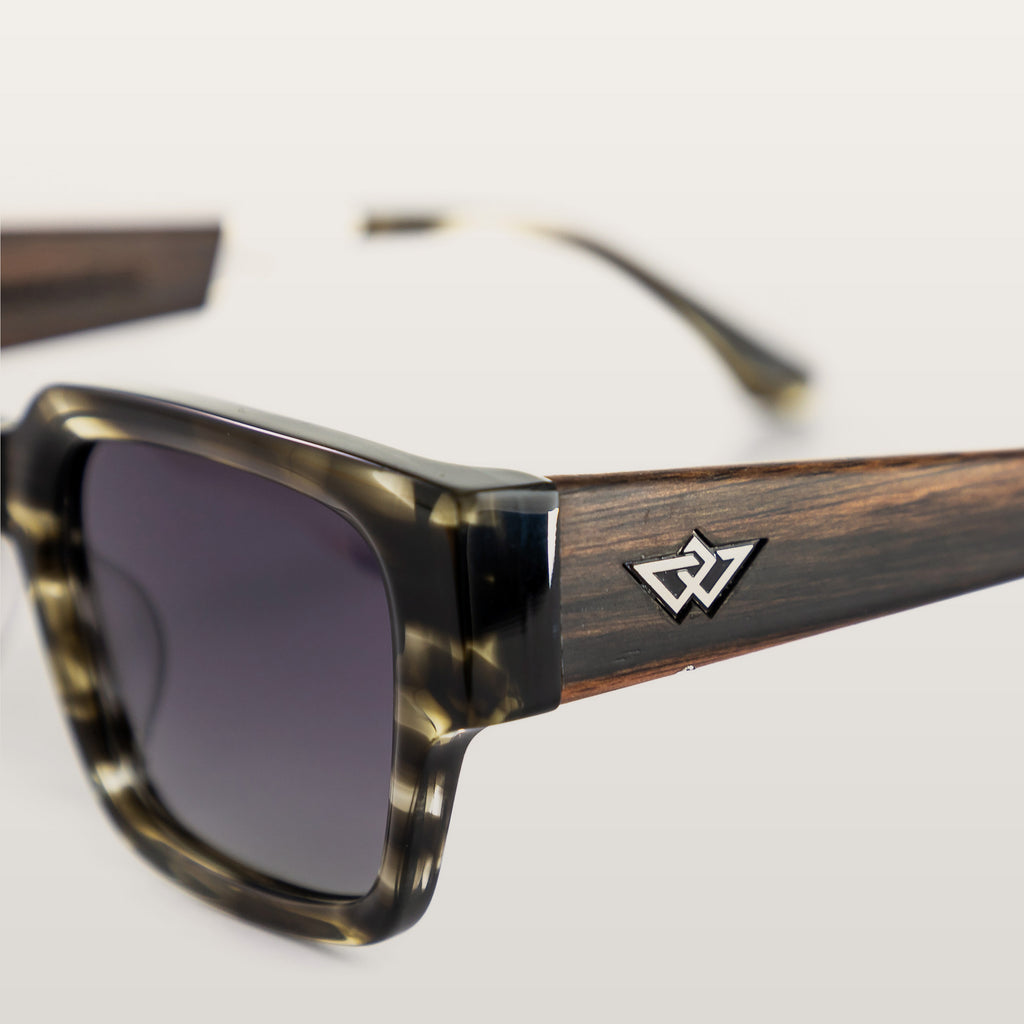 BLACKWOOD Arctic Black — флексові петлі, сірий градієнт, поляризація, вид збоку