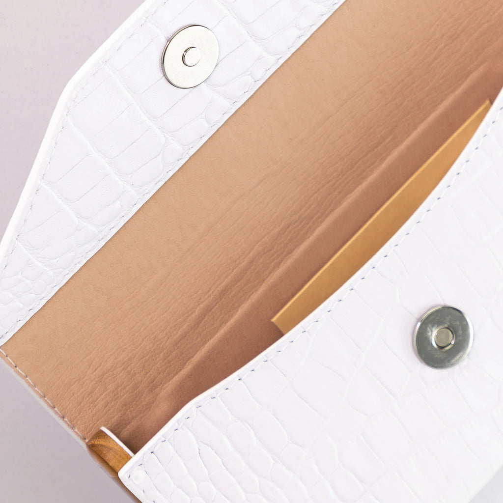 Essence White Croco