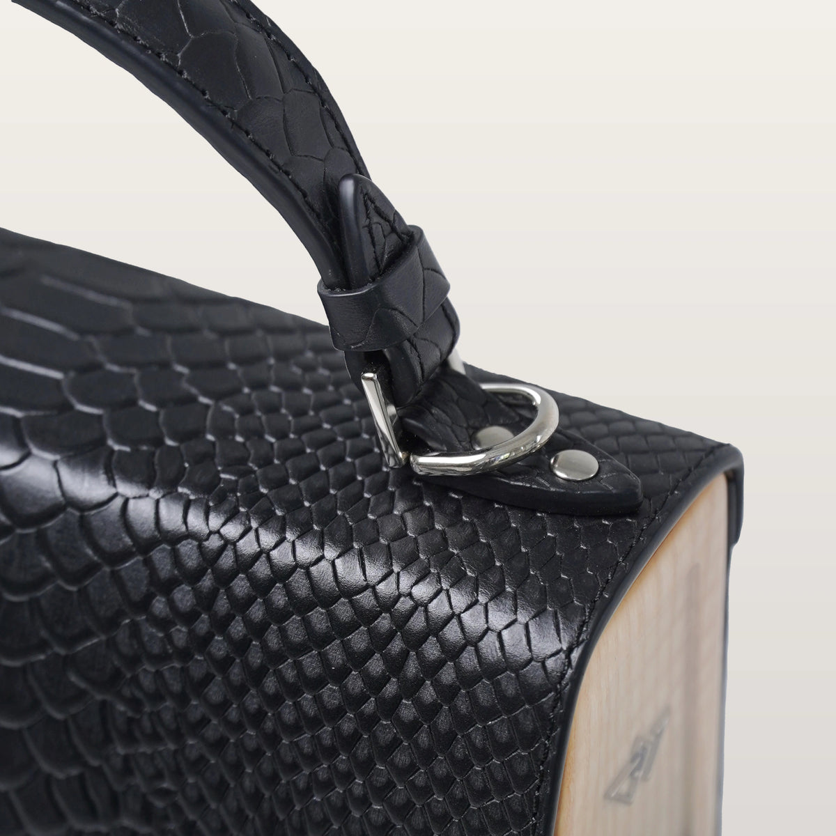 Шкіряна сумка Fjord Black Python | BLACKWOOD Atelier