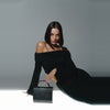 Модель із сумкою BLACKWOOD Fjord Black Python, студійна зйомка Black & White