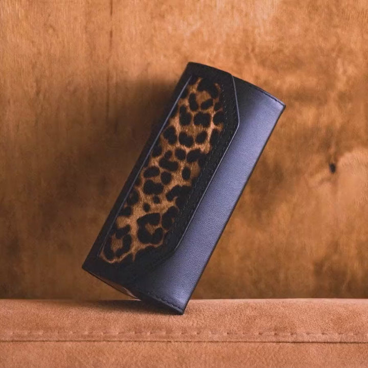 Футляр для окулярів Leopard — відео